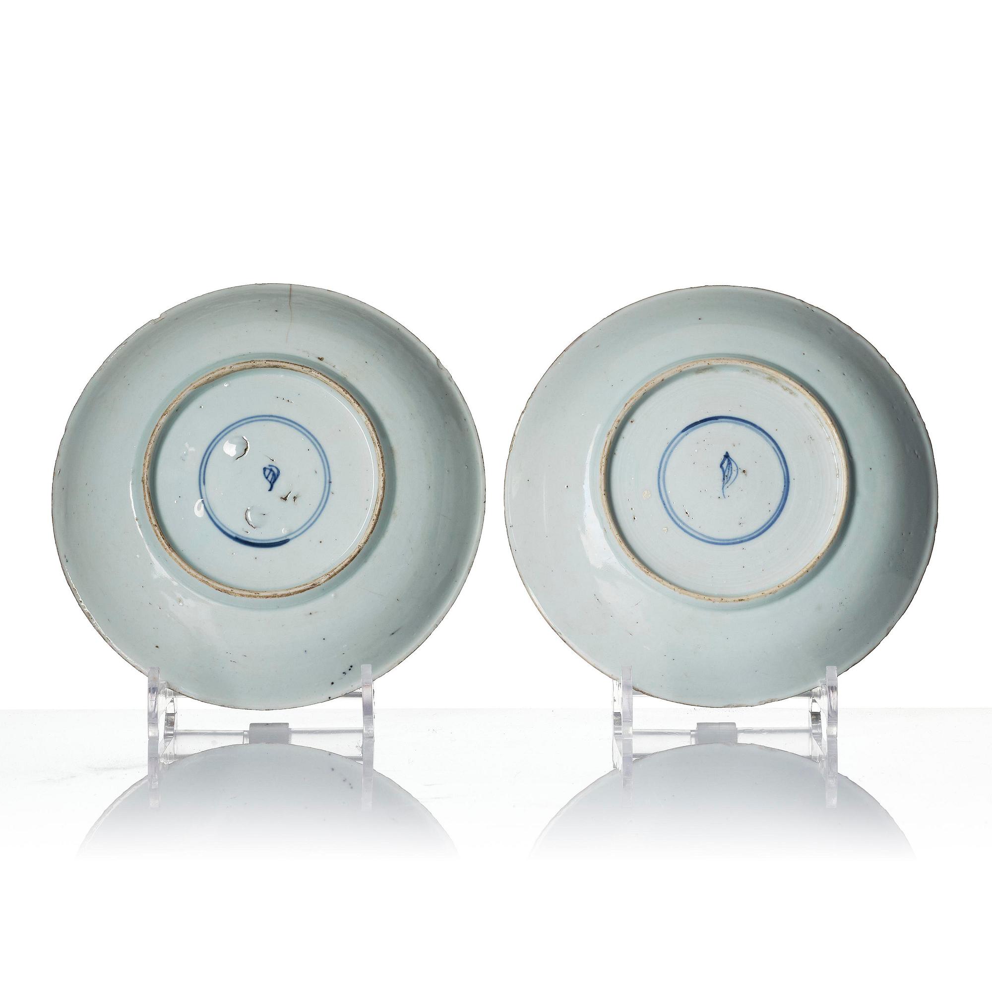 A pair of famille verte dishes, Qing dynasty, Kangxi (1662-1722).