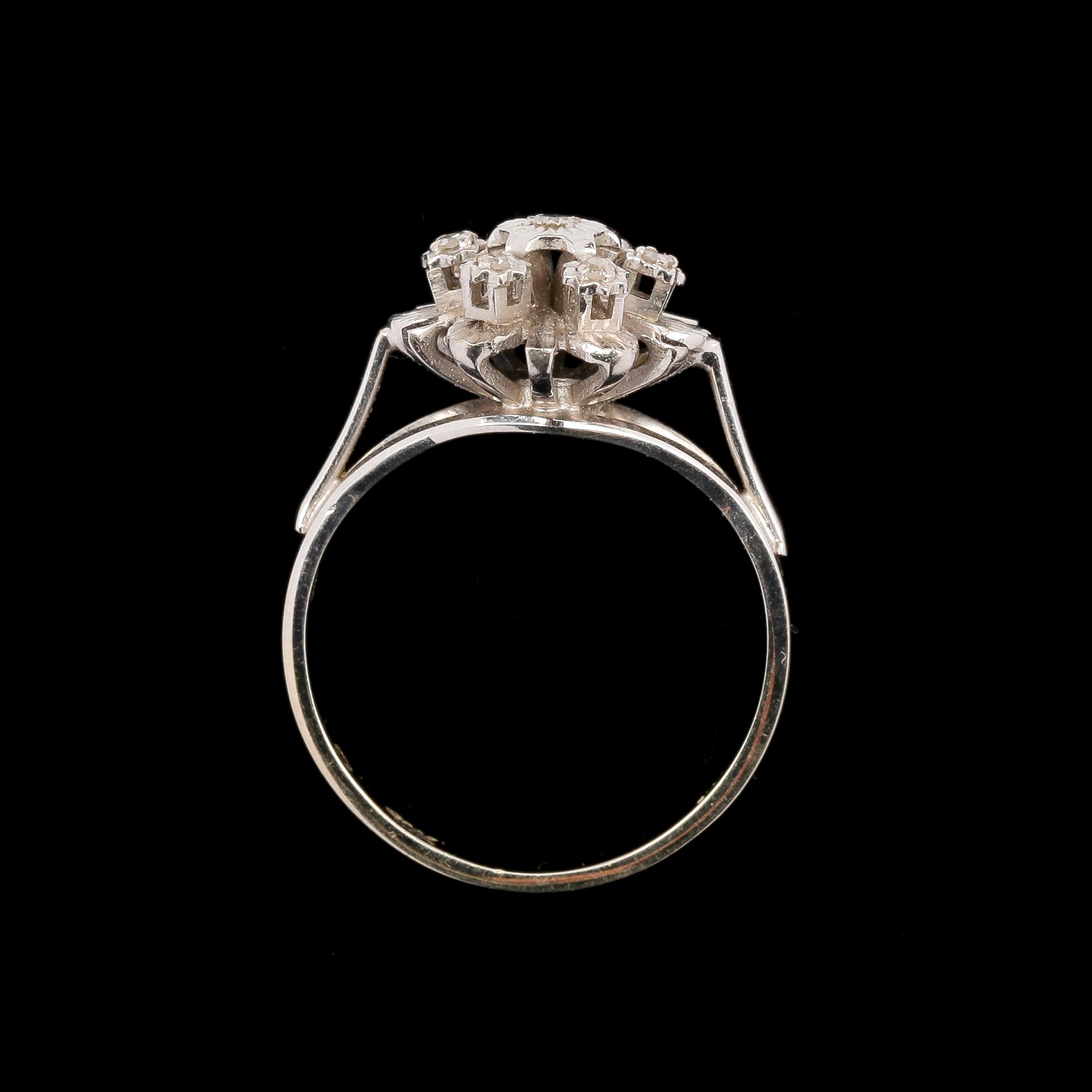 RING, 18k vitguld med briljanslipade diamanter.