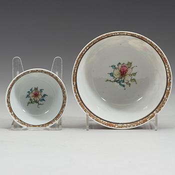 A Chinese export porcelain part tea service, Qing dynasty, Yongzheng (1723-1735).