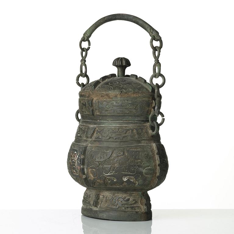 An archaistic bronze vessel with cover, presumably Ming dynasty (1368-1644).