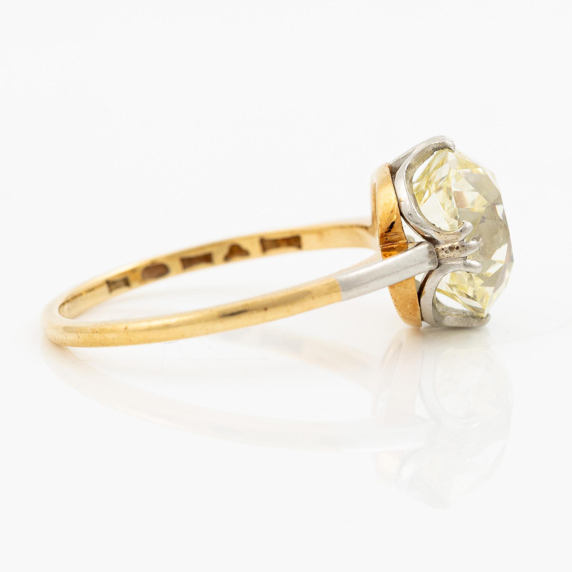 A ring 18K gold with a cushion-shaped old-cut diamond ca 4.30 ct, Carlman Stockholm 1904.