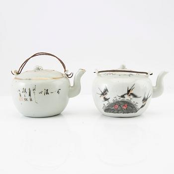 A set of four Chinese tea pots, 20th century.