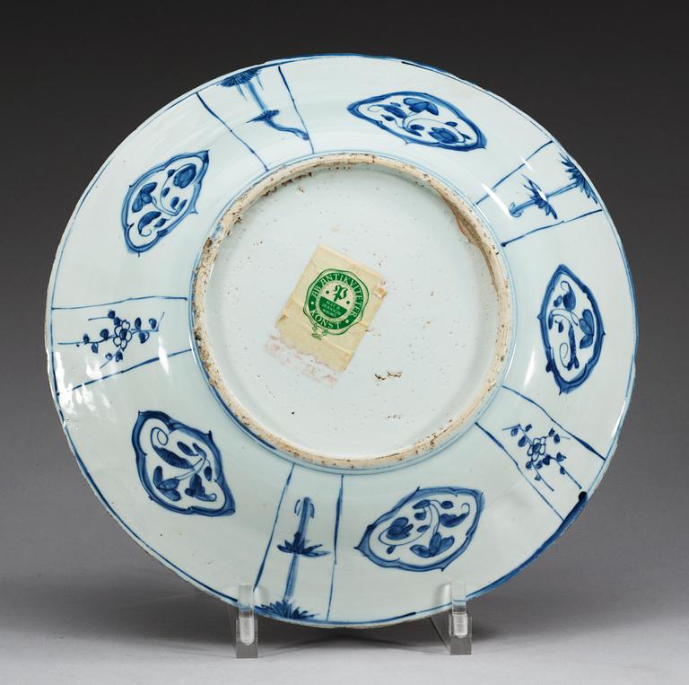 A blue and white charger, Ming dynasty, Wanli (1572-1620).