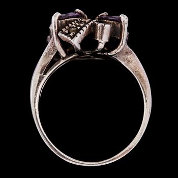 RING, silver med markasiter och troligtvis fasettslipade ametister. Vikt 6 g.