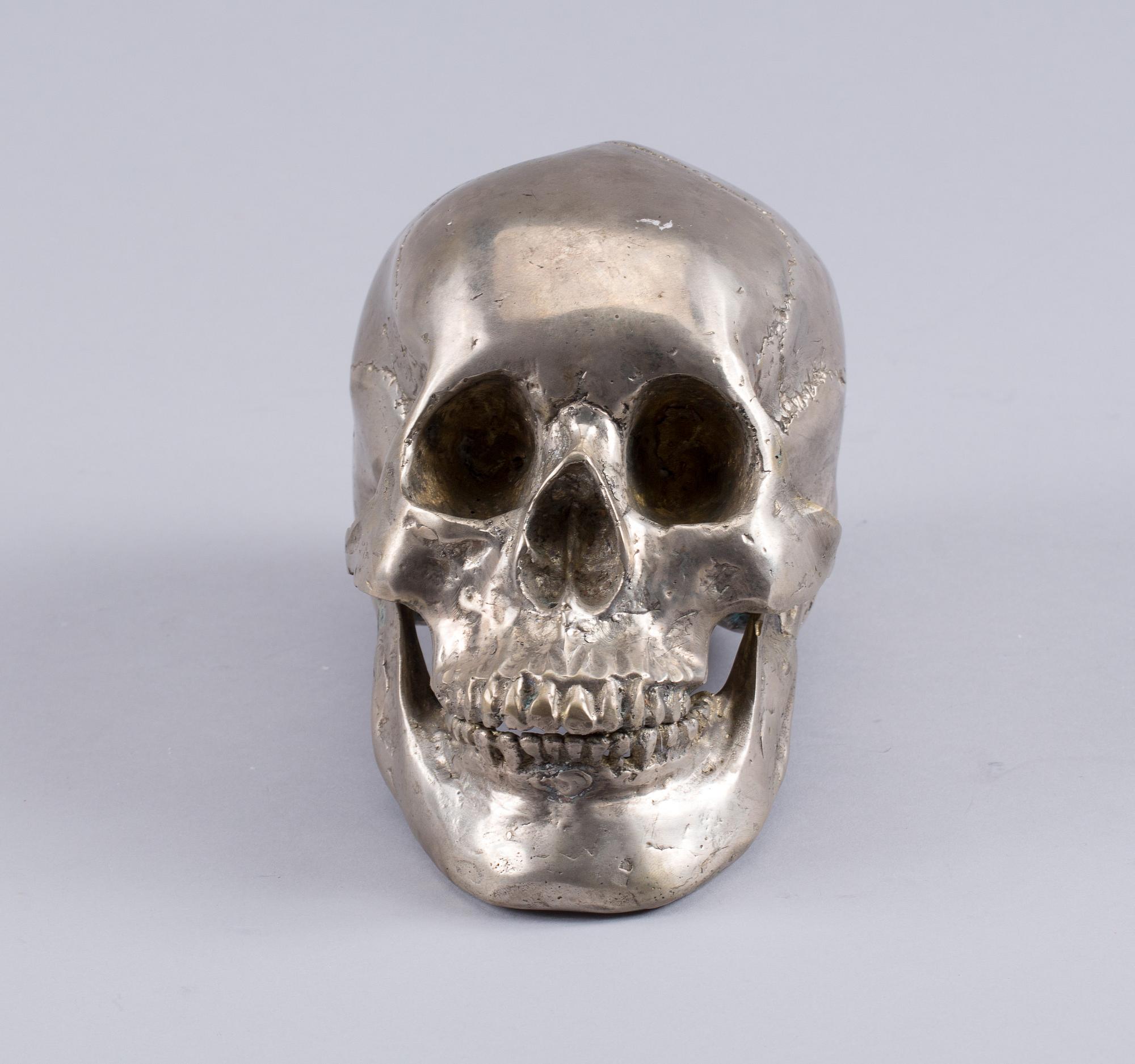 KRANIUM, vitmetall sent 1900-tal.