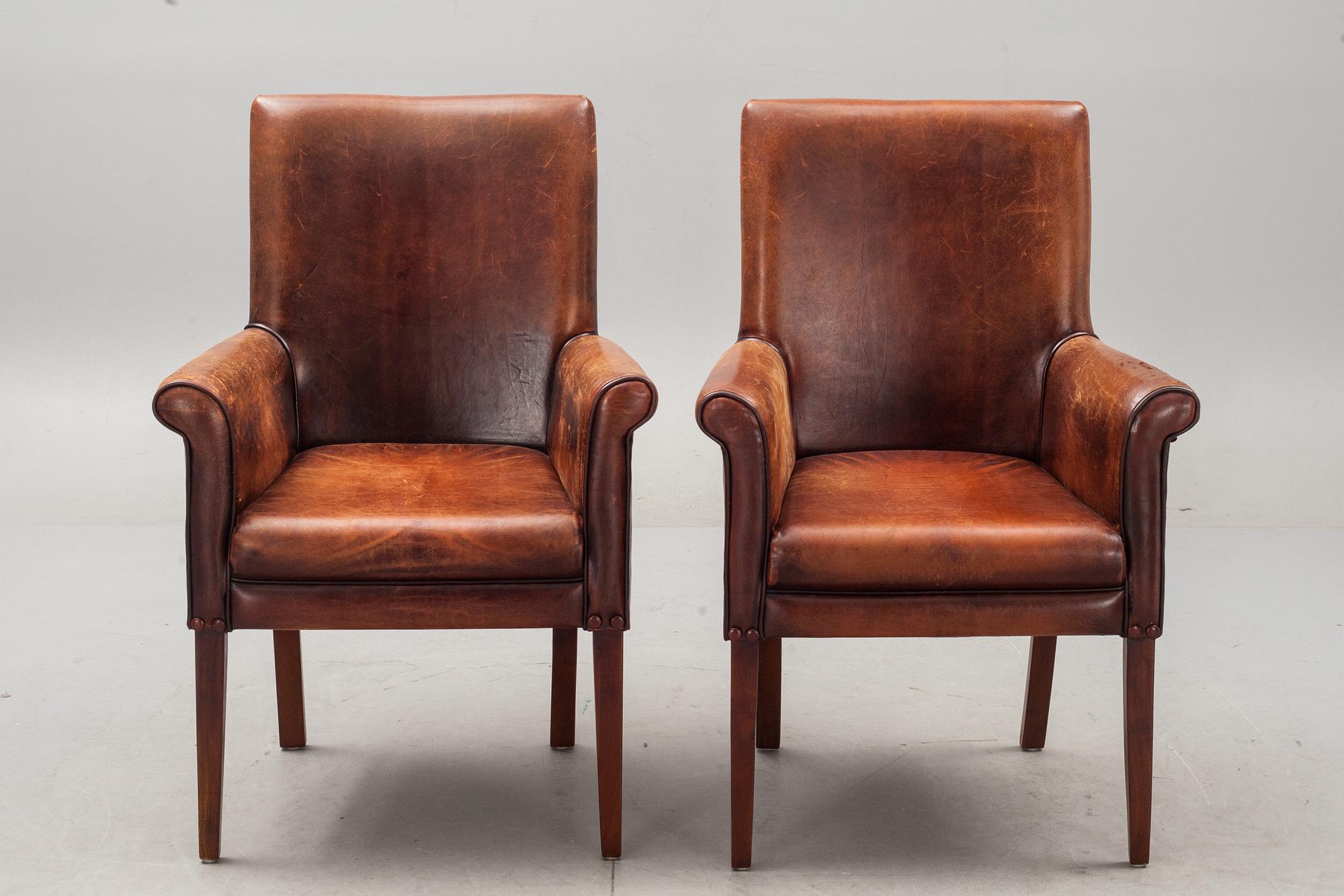 FÅTÖLJER, ett par, engelsk stil, 1900-talets slut.