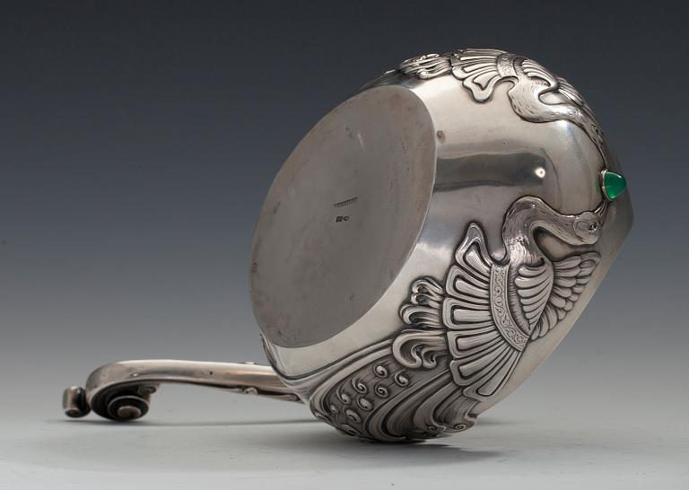 KÅSA, 84 silver, granat, krysopras. Stämplad и.в. щеклъева och ЧМ.А. Moskva 1908-17.  Vikt 577 g.