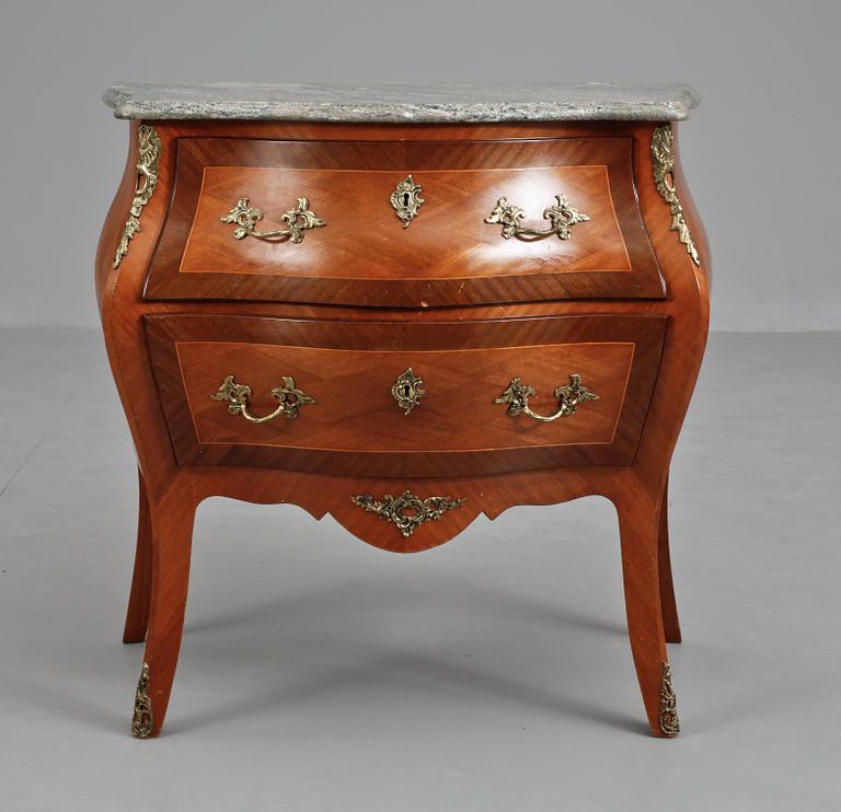 BYRÅ, rokokostil, 1900-tal.