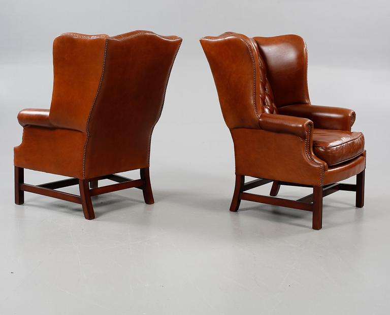 ÖRONLAPPSFÅTÖLJER, ett par, "Churchill Wing Chair", Claridge Upholstery, England, 2005.