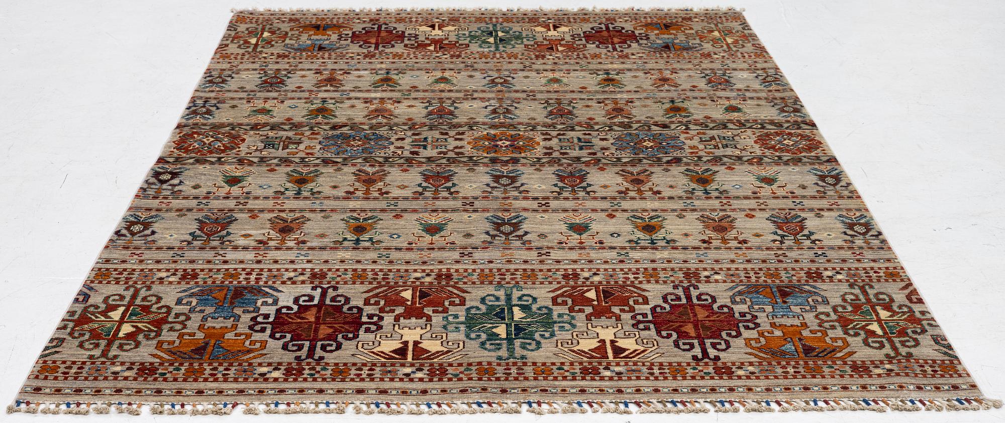 Rug, Pakistan, modern design. 251 x 173 cm.