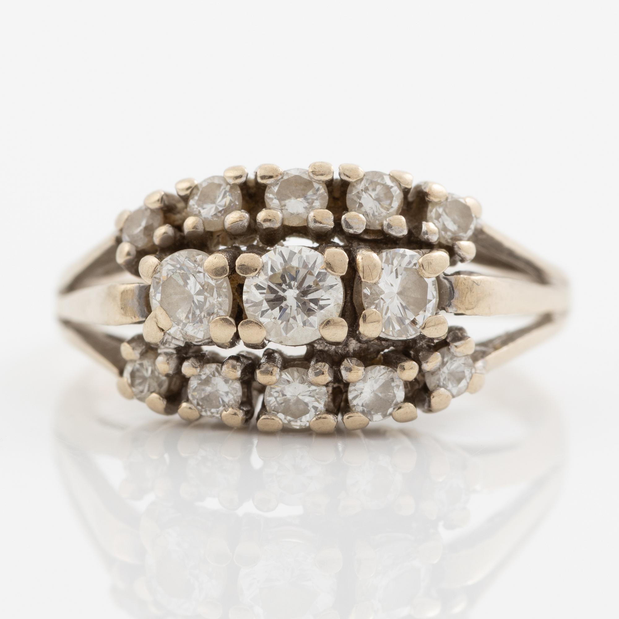 Ring, 18K white gold set with brilliant-cut diamonds.