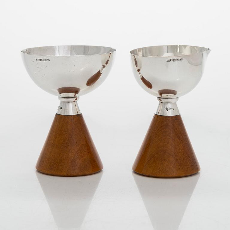 Anna-Greta Eker, a silevr cream jug and sugar bowl on a mahogany base, Auran Kultaseppä, Turku 1962.