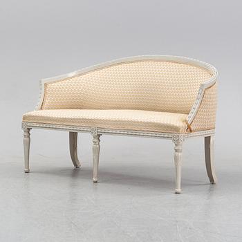 Salongsmöbel, två fåtöljer samt soffa, gustaviansk stil, 1900-talets början.