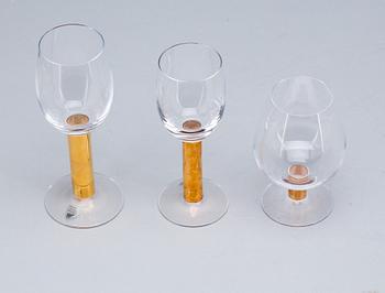 SERVISDELAR, glas, 8 + 6 + 2, glas, "Nobelservisen", formgiven av Gunnar Cyrén för Orrefors. 1900-talets andra hälft.