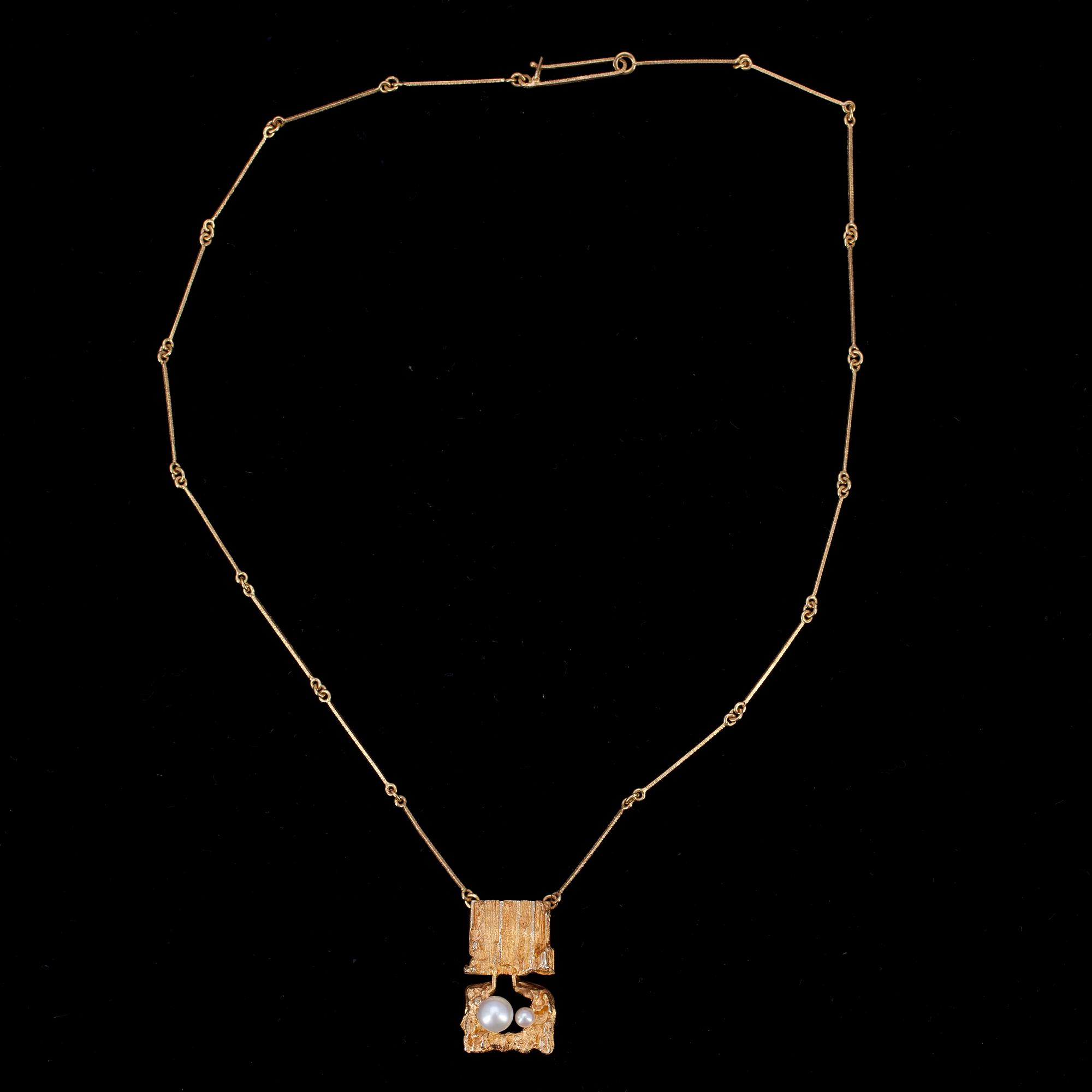 HÄNGE SAMT KED, guld 14K och pärla, Björn Weckström, Lapponia, Helsingfors 1969. Tot. vikt ca 9,4 gr.