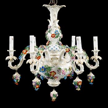 Porcelain chandelier from Dresden, around the middle of the 20th century.