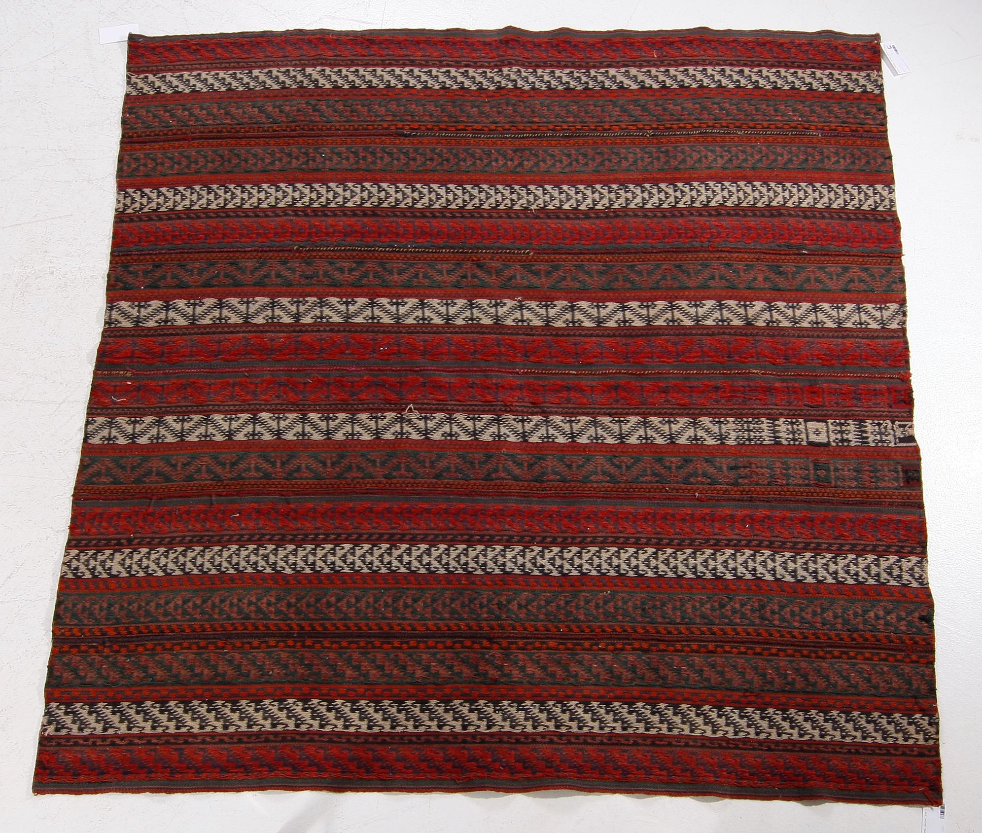 MATTA, orientalisk, ca 175 x 175.