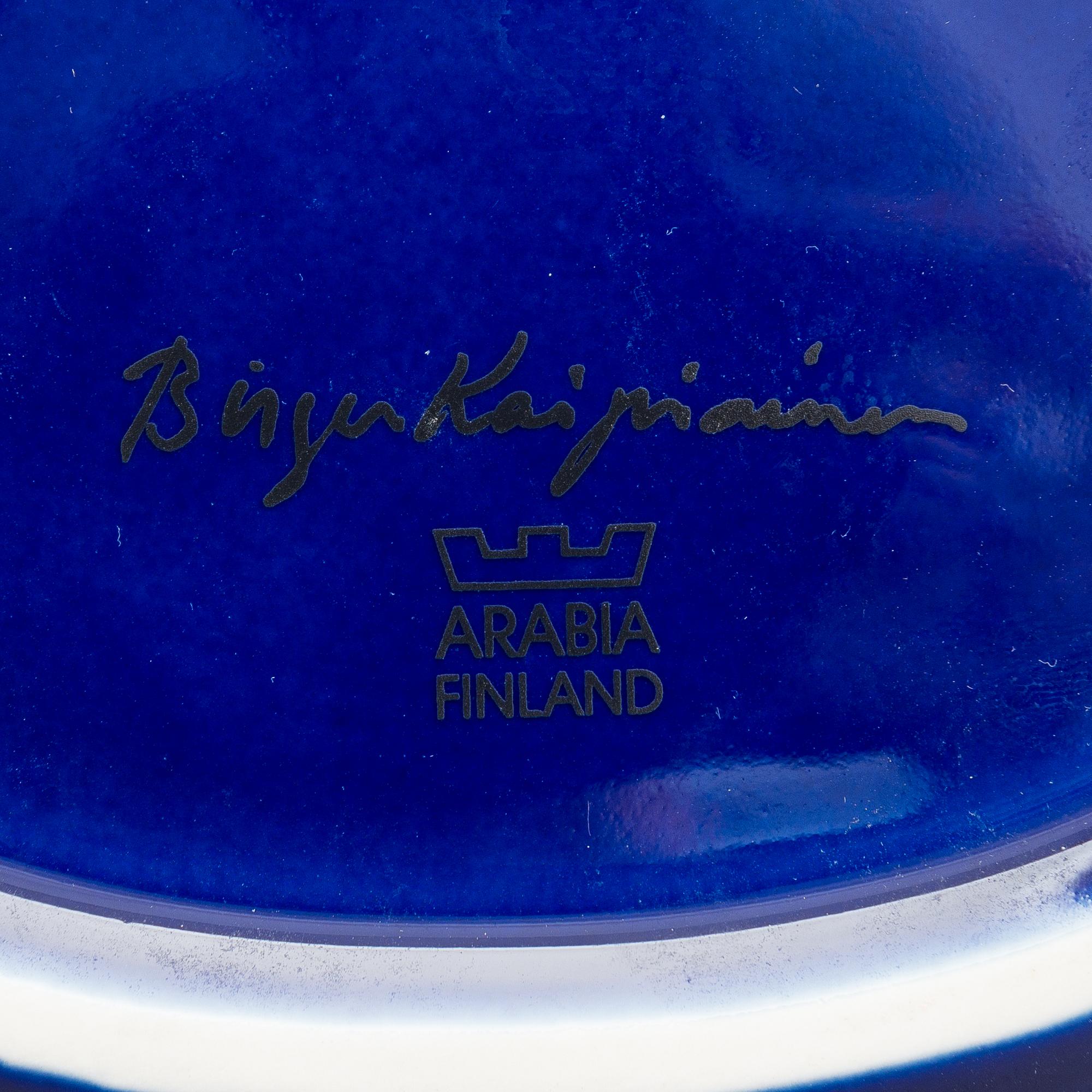 Birger Kaipiainen, A ceramic dish signed Birger Kaipiainen, Arabia, Finland.