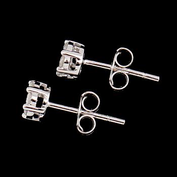 ÖRHÄNGEN, 1 par, 18 k vitguld, 14 briljantslipade diamanter tot 0.26 ct.