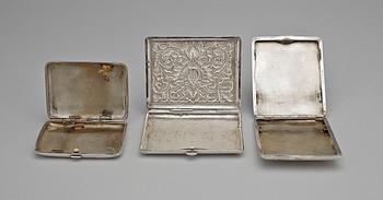 CIGARETTETUIER, 3 st, silver, 1900-tal. Tot vikt 318g.