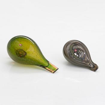 Two signed Oiva Toikka glass birds for Iittala Nuutajärvi.