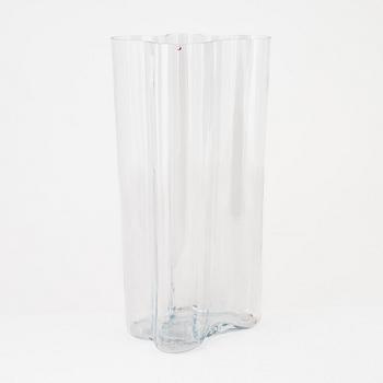 An Alvar Aalto vase, model 0551, signed Alvar Aalto Iittala 2000.