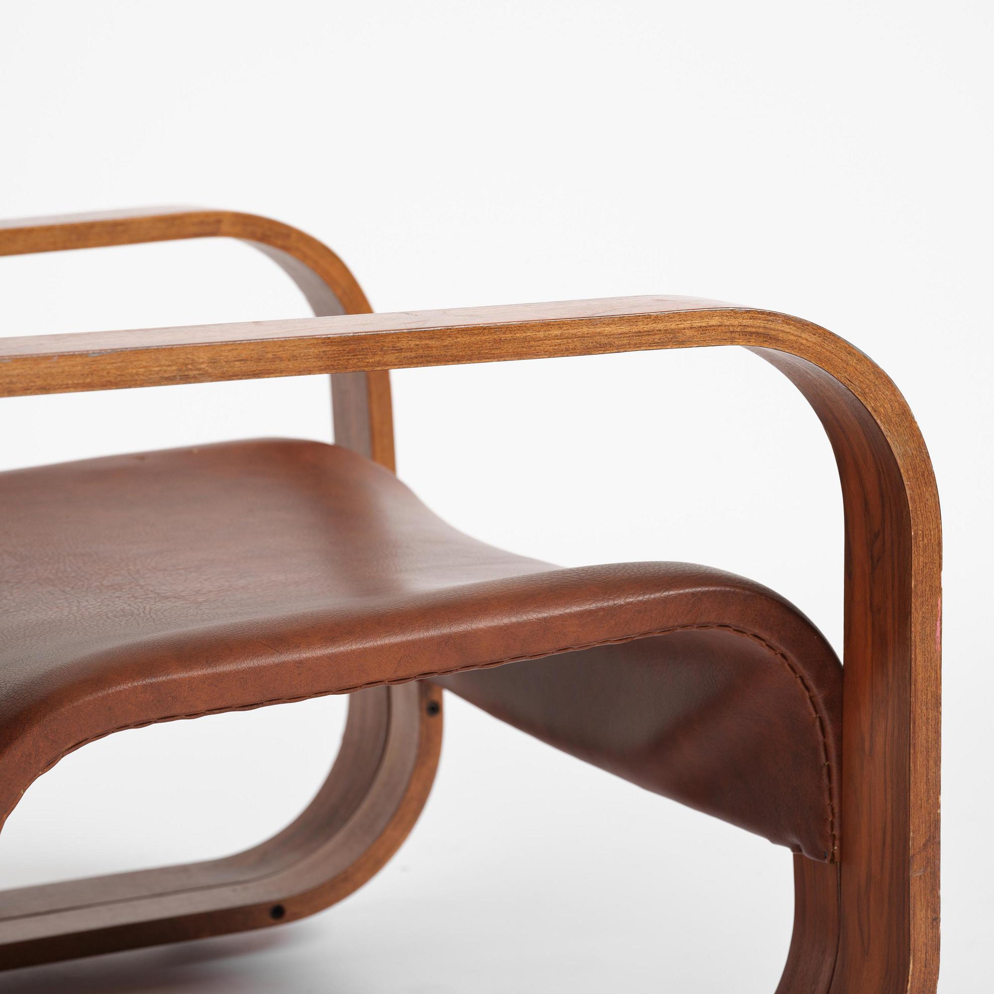 Jan Bocan, fåtöljer, ett par, Thonet, utförda för Tjeckoslovakiska ambassaden, Stockholm, 1972.