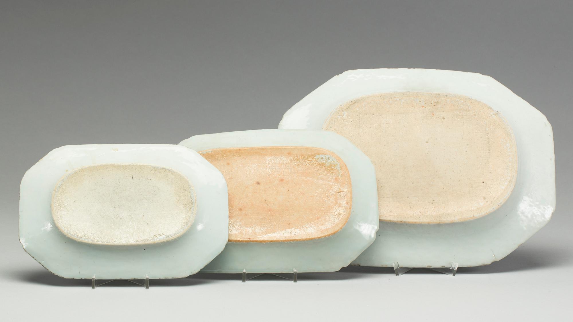 SERVERINGSFAT, porslin, 3 st, Kina Qianlong(1736-1795).