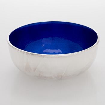 A. Tillander, skål, sterlingsilver och emalj, Åbo 2005.