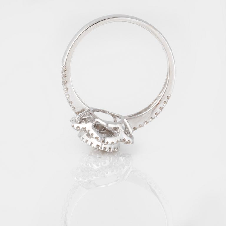 RING, med 99 briljantslipade diamanter, 1.43 ct.