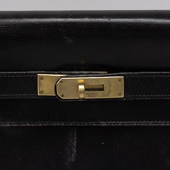 Hermès, a black leather 'Kelly' handbag.