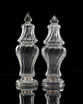 SOCKERRUSKOR, två stycken, glas. Sverige, 1700-tal. Sannolikt Kosta eller Limmared.