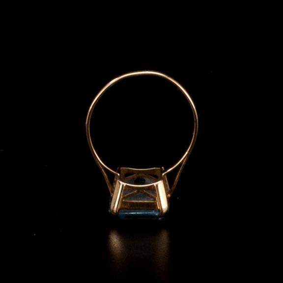 RING, 18K guld, topas. Stämplad GVH, Stockholm 1946.