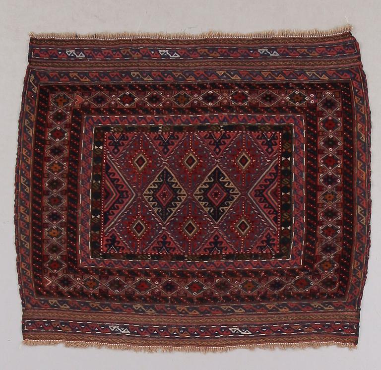 MATTA, orientalisk. Ca 117 x 104 cm.