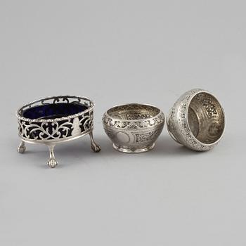 SALTKAR, 3 st, London, England, 1700 respektive 1800-tal, vikt (exklusive glasinsats) 145 gram.