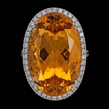 964. A citrine and brilliant cut diamond ring, tot. 1.20 cts.