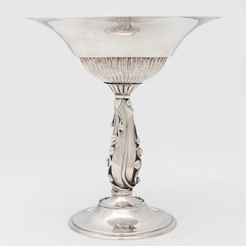 Skål på fot, silver, 1900-tal.