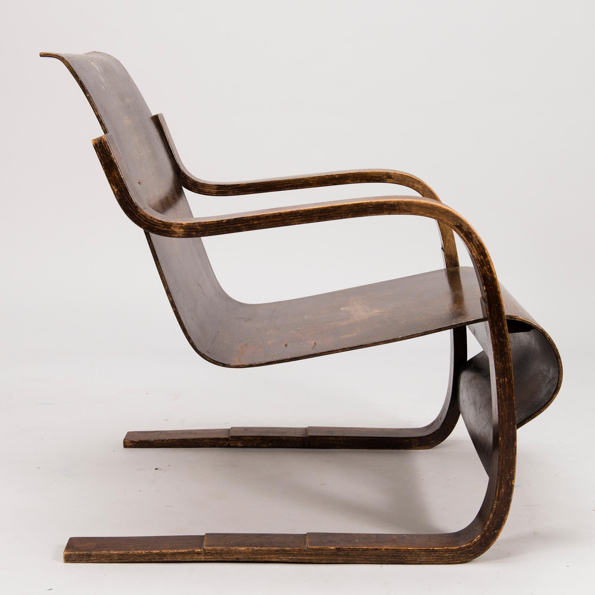 Alvar Aalto, A 1932-1934 'Paimio' armchair for O.Y. Huonekalu-ja Rakennustyötehdas A.B. Finland.