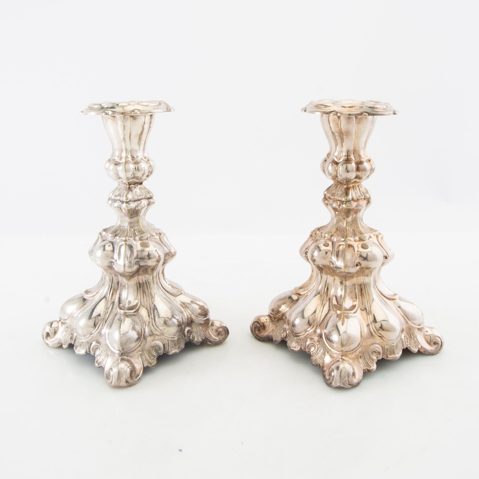 Ljusstakar ett par Barock-stil nysilver 1900-talets första hälft.
