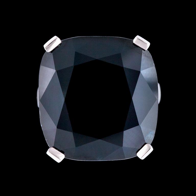 A large dark blue sapphire ring, 37.35 cts.
