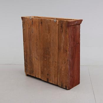 HÄNGSKÅP, allmoge, 1800-tal.