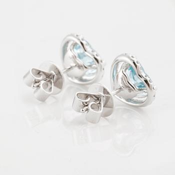 ÖRHÄNGEN, med fasettslipade akvamariner ca 2.30 ct och briljantslipade diamanter ca 0.20 ct.