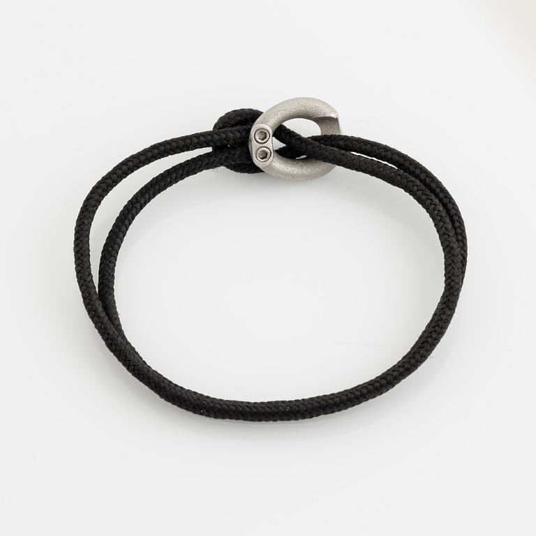 Håkan Orrling, Non Violence, bracelet with black diamond.