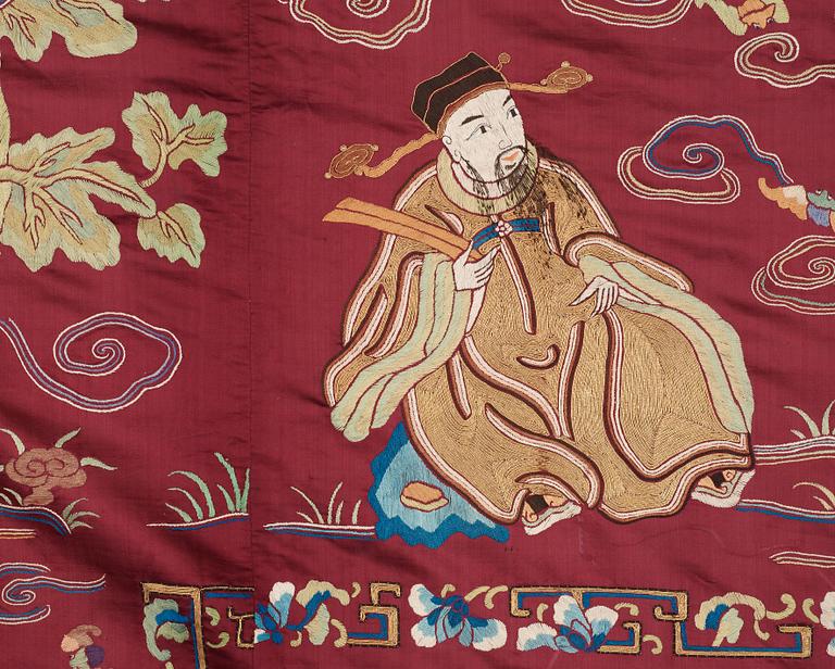 EMBROIDERY on silk. 327,5 x 186 cm. China early 20th century.