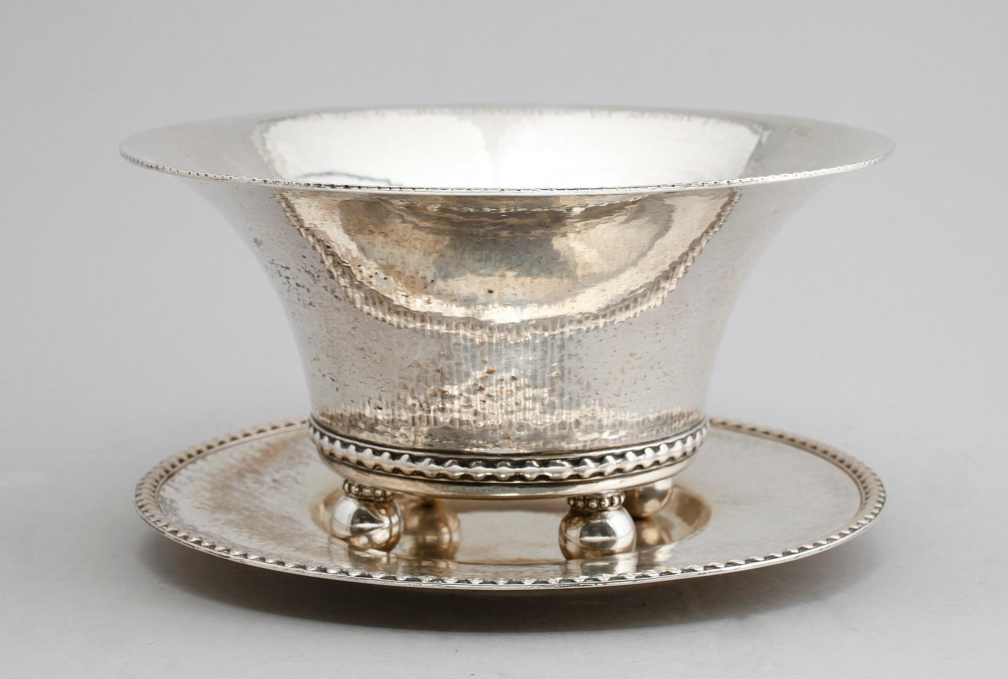 SKÅL MED FAT, silver, K Andersson, Stockholm 1919. Vikt ca 1286 g.