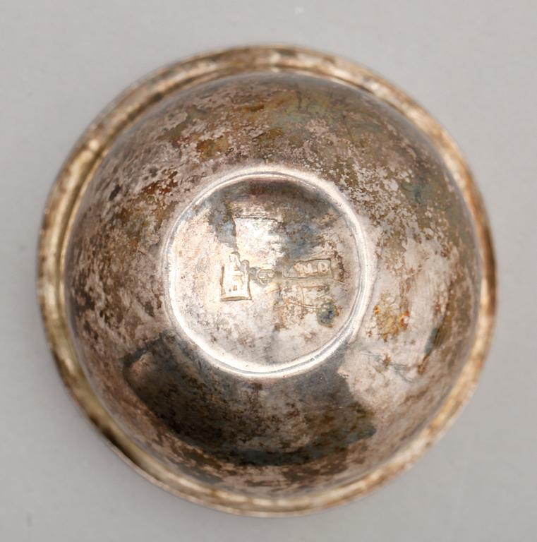 TUMLARE, silver, sannolikt Anders Ulfsberg, Nyköping (verksam 1762-1805). Vikt ca 14 g.