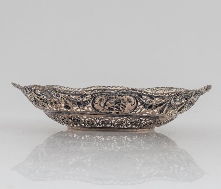 A silver 830 bread basket, Germany, circa 1900.