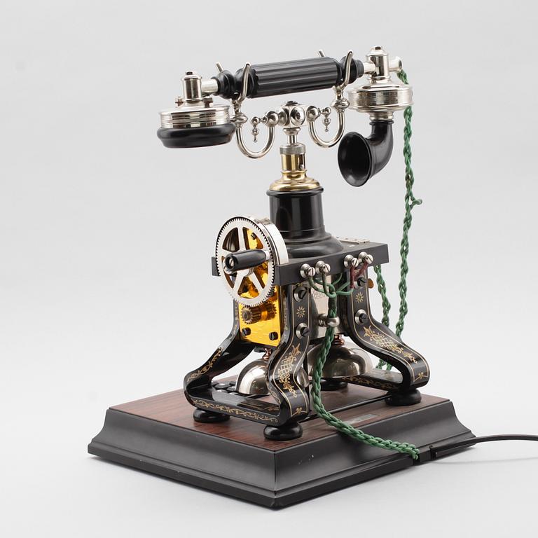 BORDSTELEFON, jubileumsmodell efter "Taxen", LM Ericsson, 1900-talets senare del.