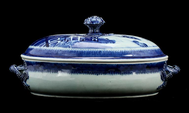 LOCKKAROTT, porslin, Kina, sekelskiftet 1700/1800-tal.