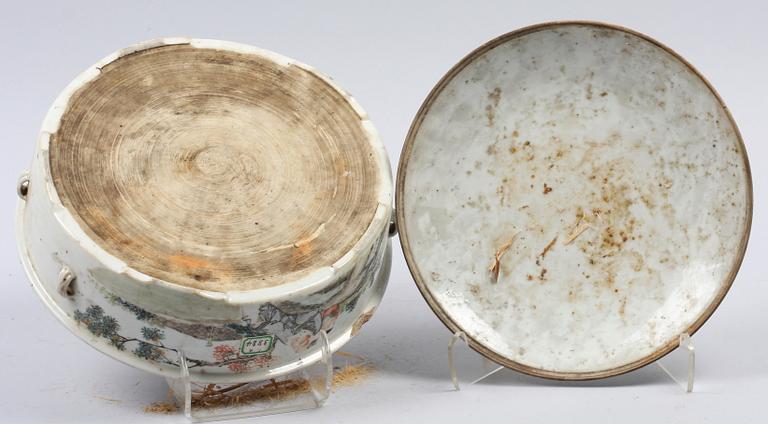 SKÅL MED LOCK, porslin, Kina, 1900-tal.